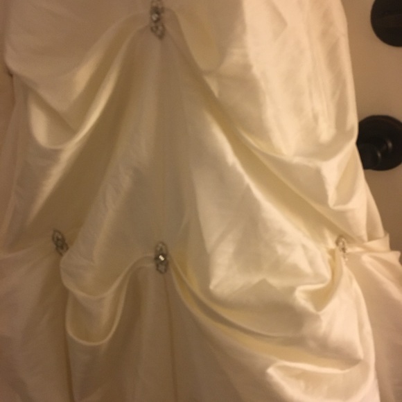 Wedding dress, like new. - Picture 5 of 5